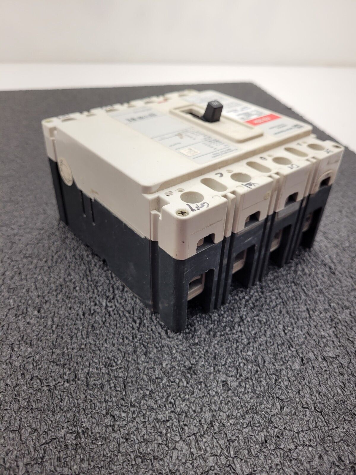 Cutler Hammer FD 35K FD3070L 70A 600 VAC 250 VDC 4-Pole Circuit Breaker