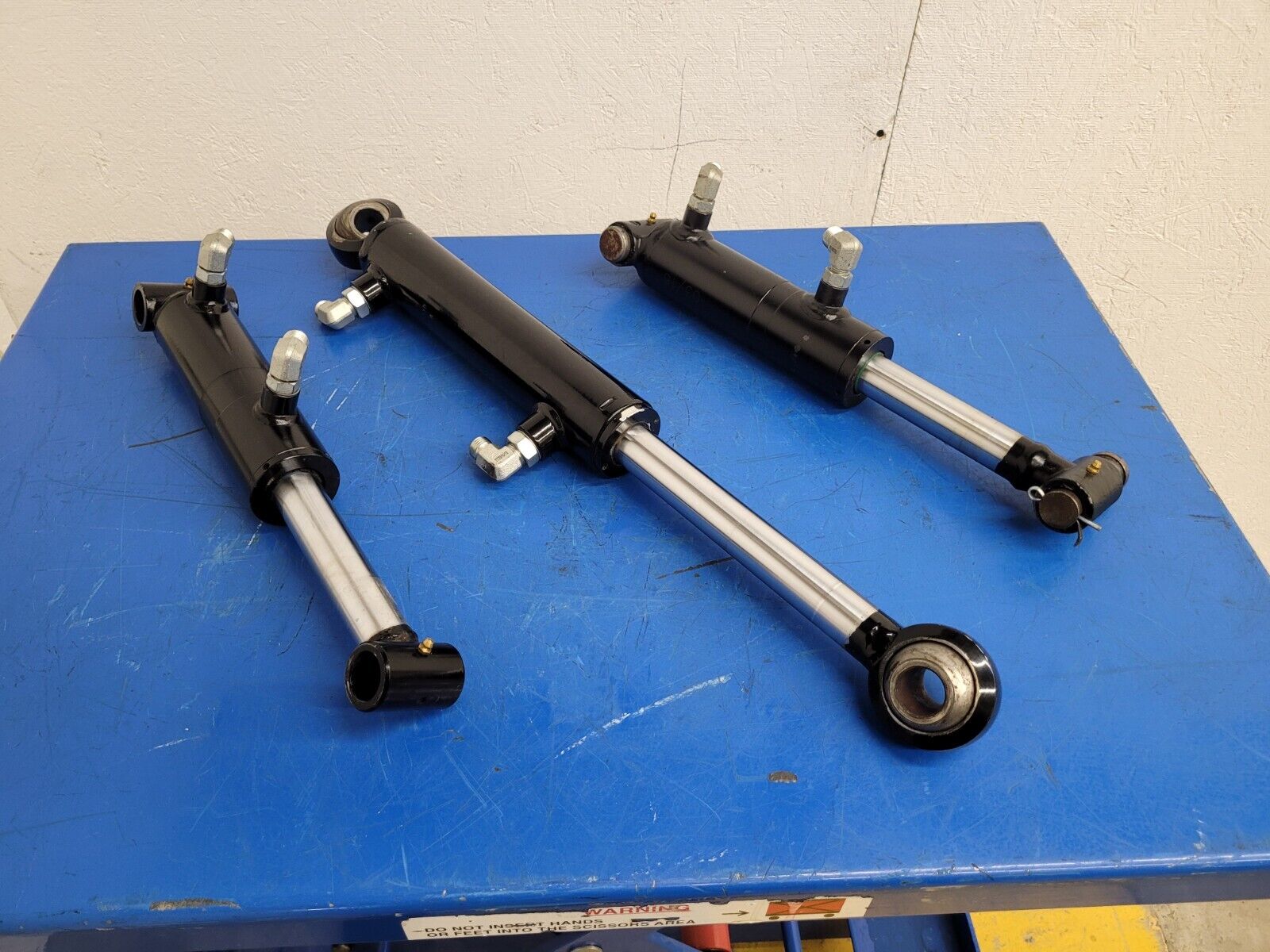 Lot of 3x Hydraulic Cylinders 2500PSI Double Acting 1.25" Rod Surplus Center Etc
