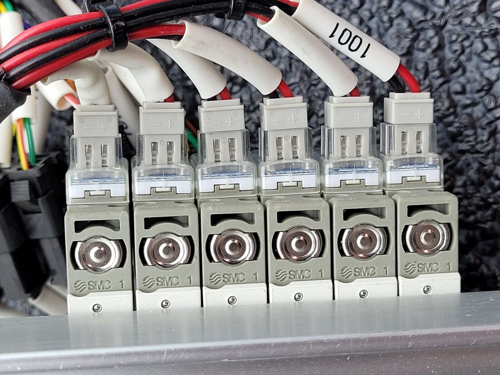 SMC Pneumatic Valve Block Solenoid Manifold 24VDC 6 Valves SY3220-5LOZ-M5 SY3000