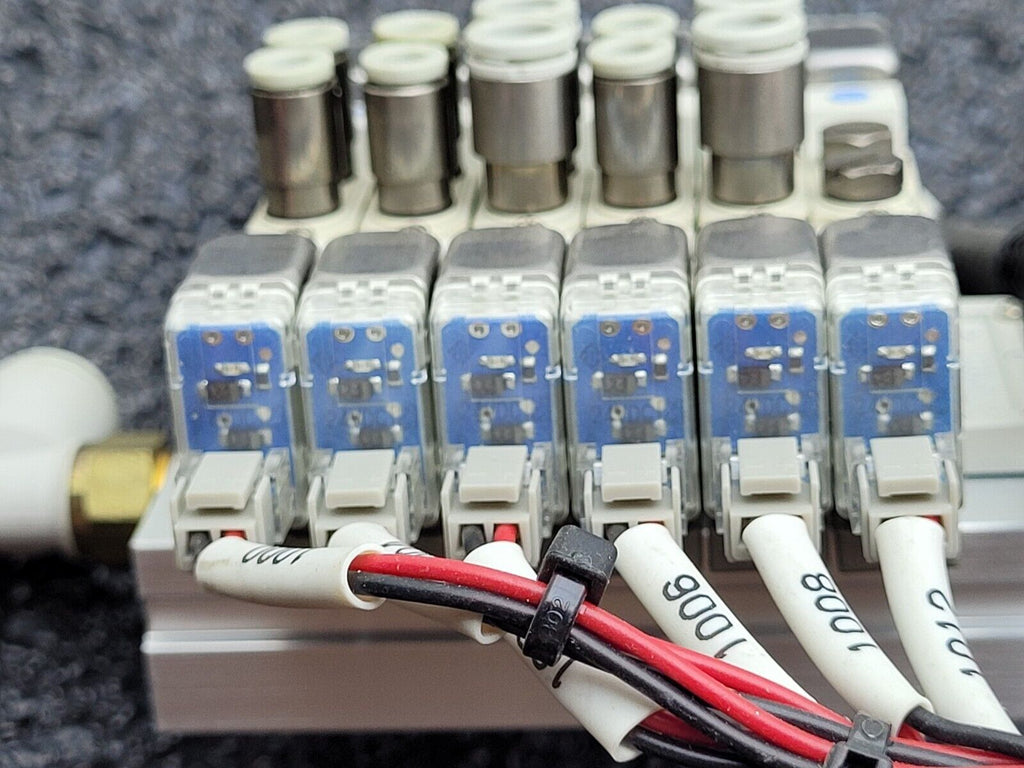 SMC Pneumatic Valve Block Solenoid Manifold 24VDC 6 Valves SY3220-5LOZ-M5 SY3000