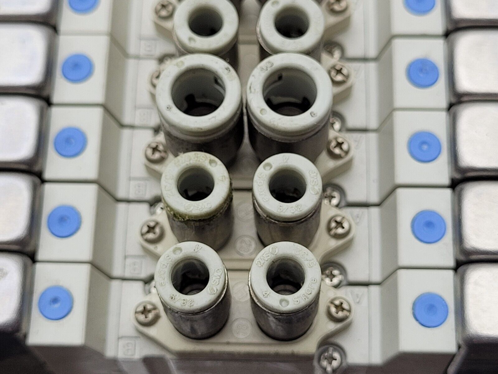 SMC Pneumatic Valve Block Solenoid Manifold 24VDC 6 Valves SY3220-5LOZ-M5 SY3000