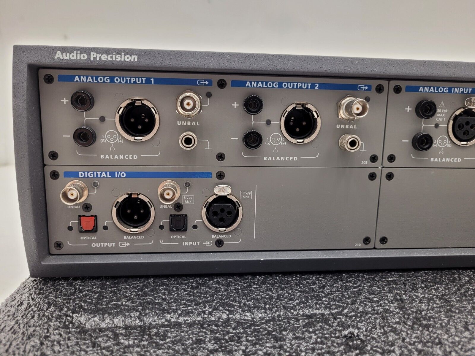 Audio Precision APX-525 Audio Analyzer Digital I/O Bluetooth and 2x Analog Input