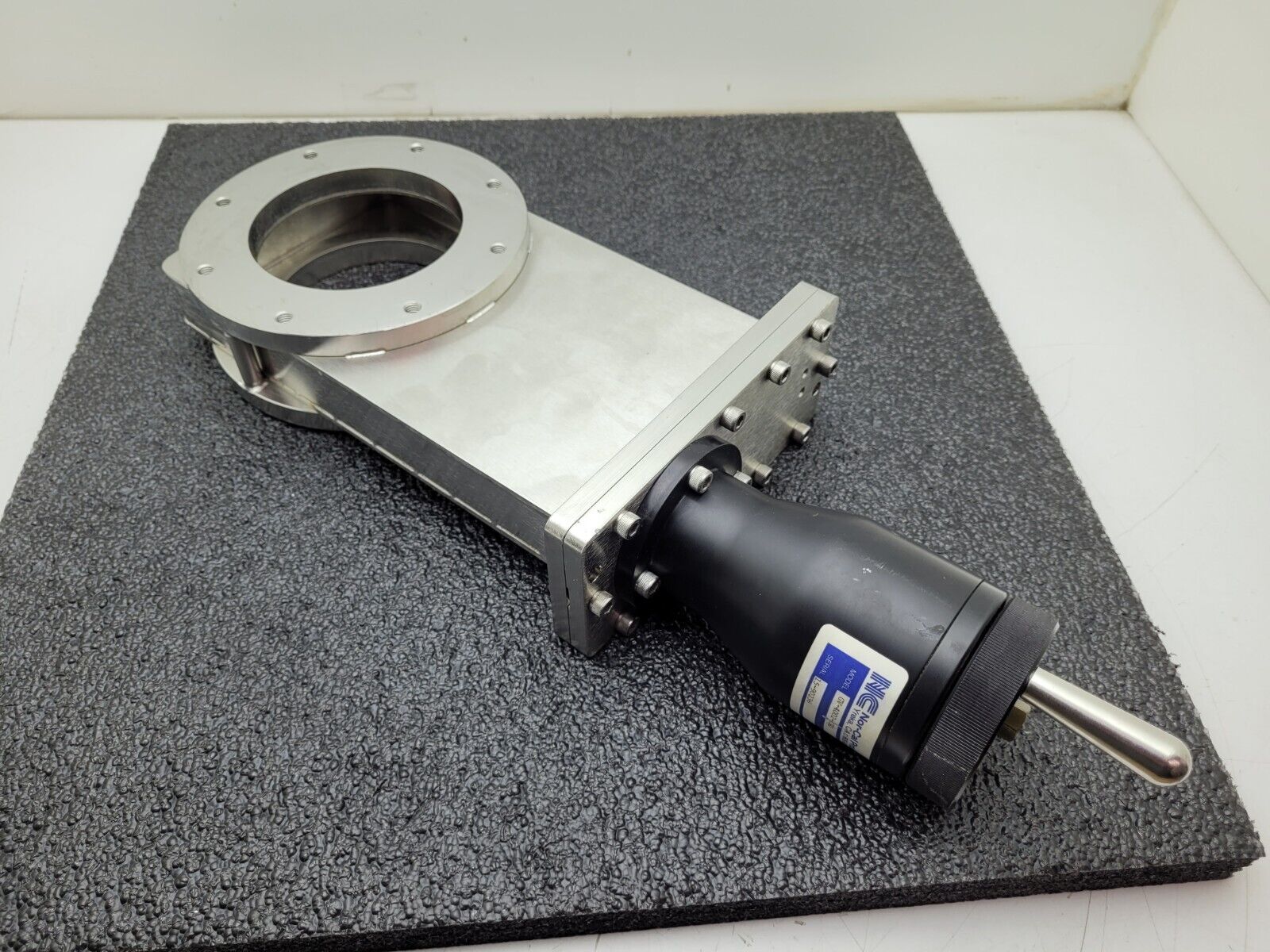 Nor-Cal Ebara Manual Vacuum Gate Valve ISO100 GV-4002-ISO 4" ISO-F 470-158791-00