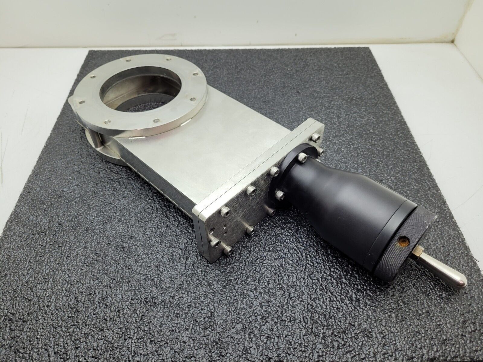 Nor-Cal Ebara Manual Vacuum Gate Valve ISO100 GV-4002-ISO 4" ISO-F 470-158791-00