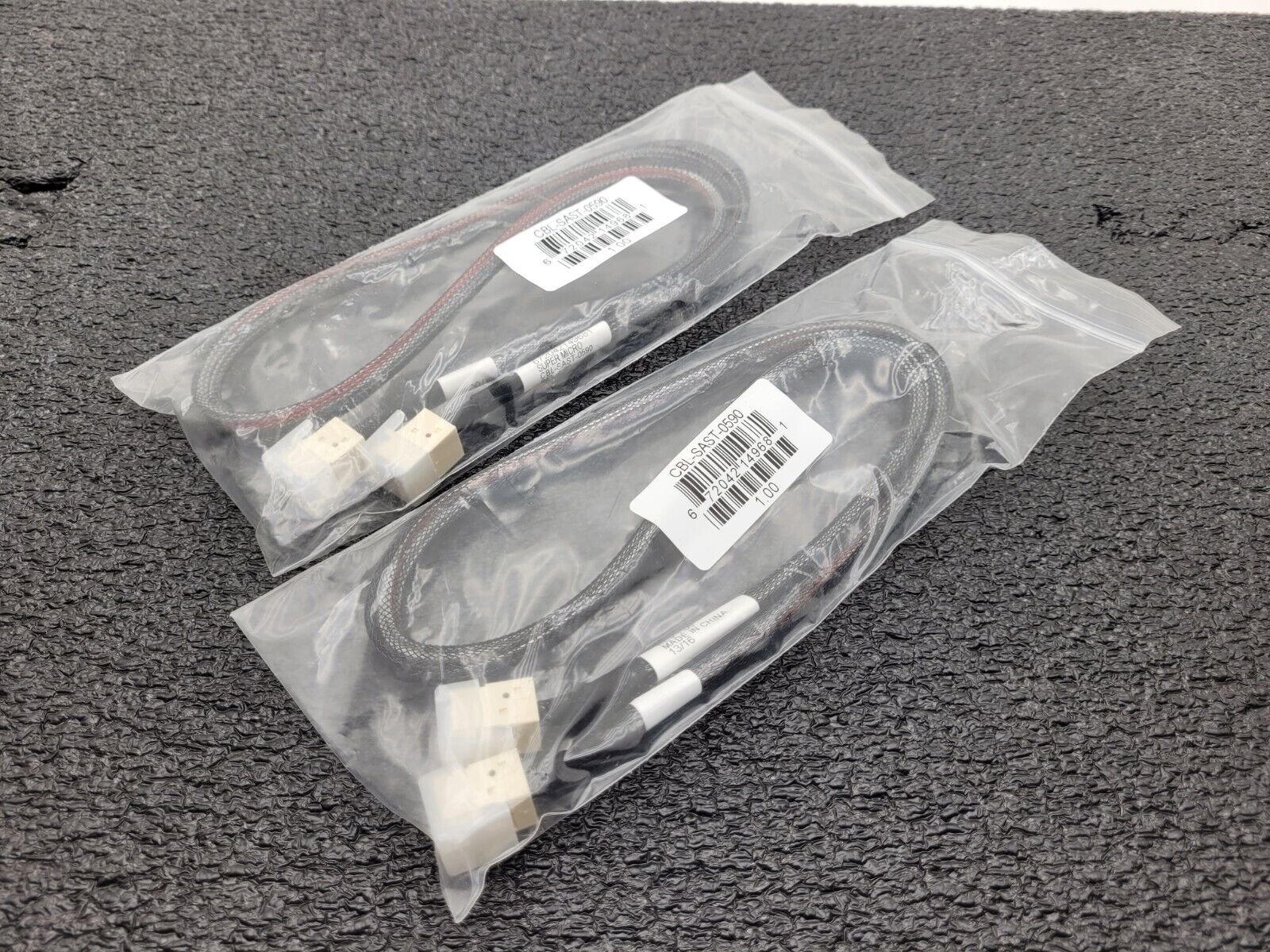 Lot of 2 Supermicro Internal MiniSAS HD PCIe NVMe 12Gbs 70cm Cable CBL-SAST-0590