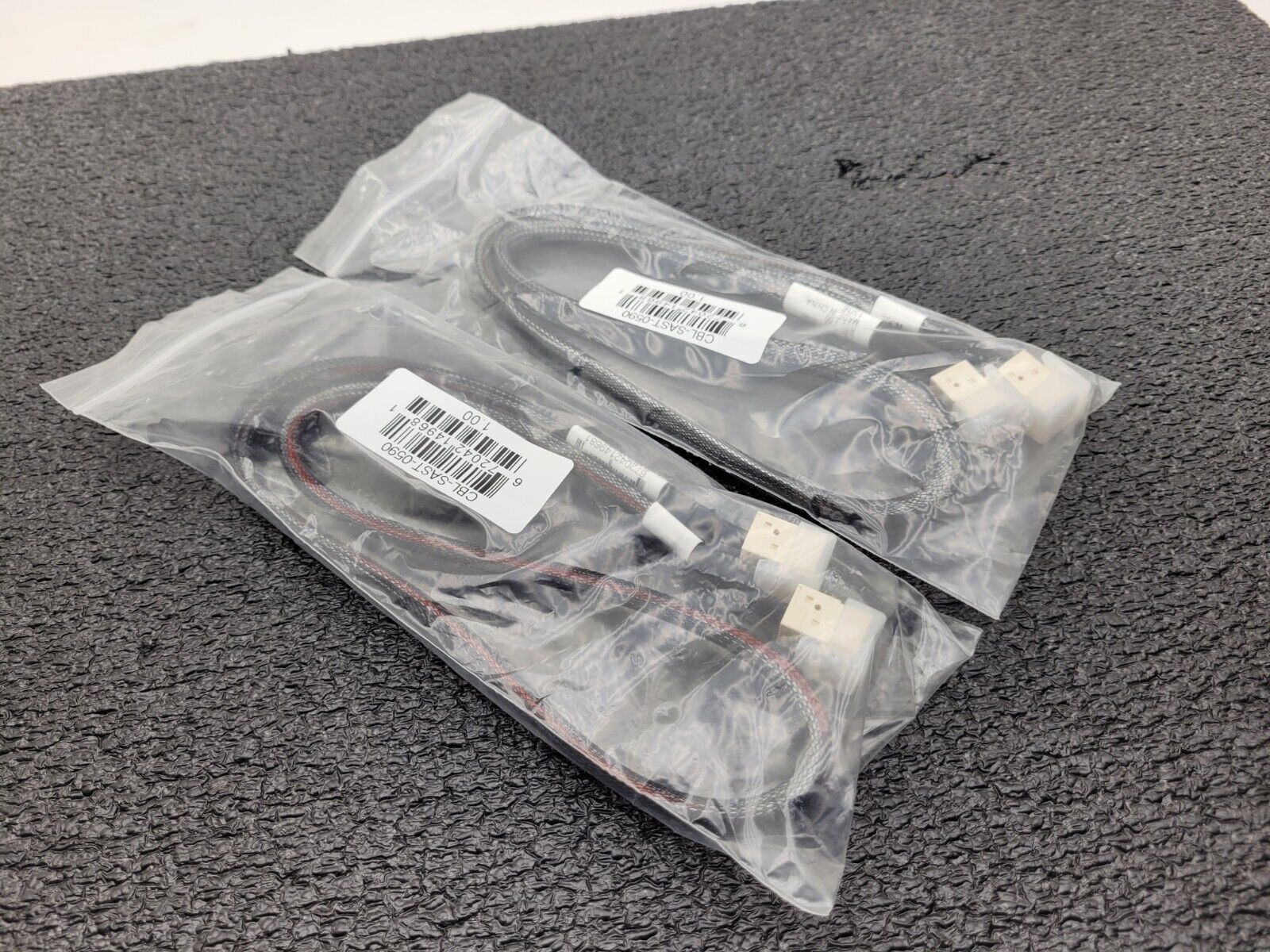 Lot of 2 Supermicro Internal MiniSAS HD PCIe NVMe 12Gbs 70cm Cable CBL-SAST-0590