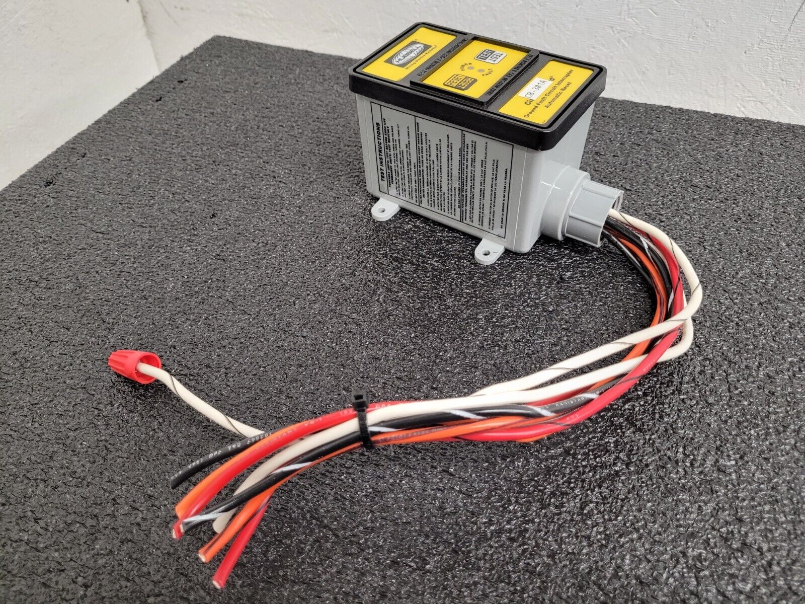 GFHW431 Hubbell GFCI Hard Wired 3 PH 120/208V 30A Yellow Used Working Pull