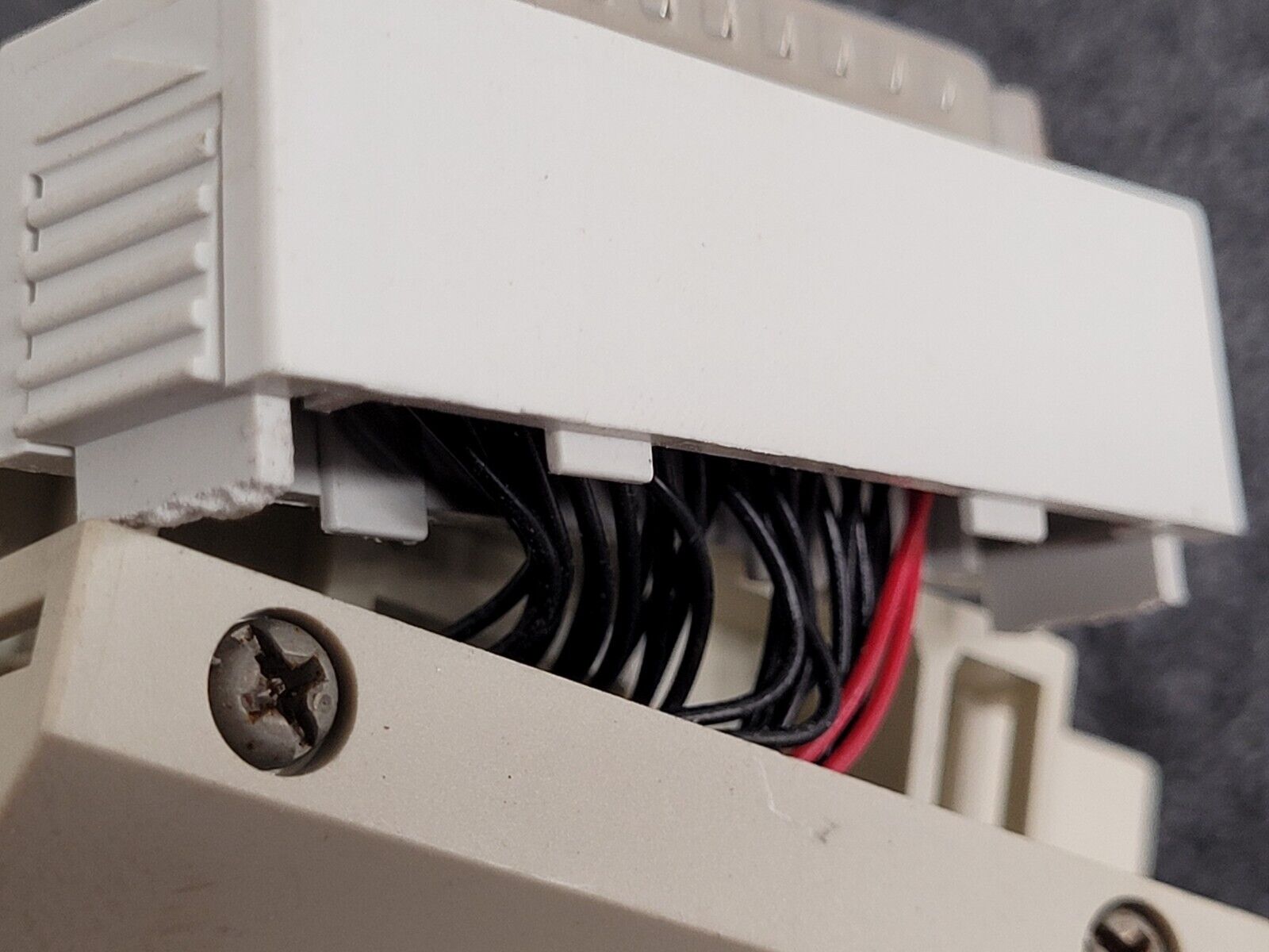 2x SMC Pneumatic Valve Block Lot w/19 valves SV1A00-5FU SV1100-5FU DIN Rail