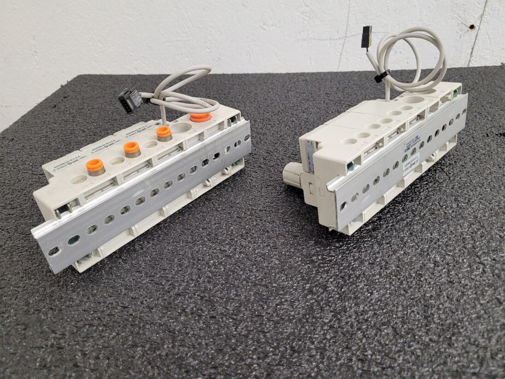 2x SMC DIN Rail Mount Pressure Regulator Blocks 6x regulators ARM11CB0-R00-A1Z
