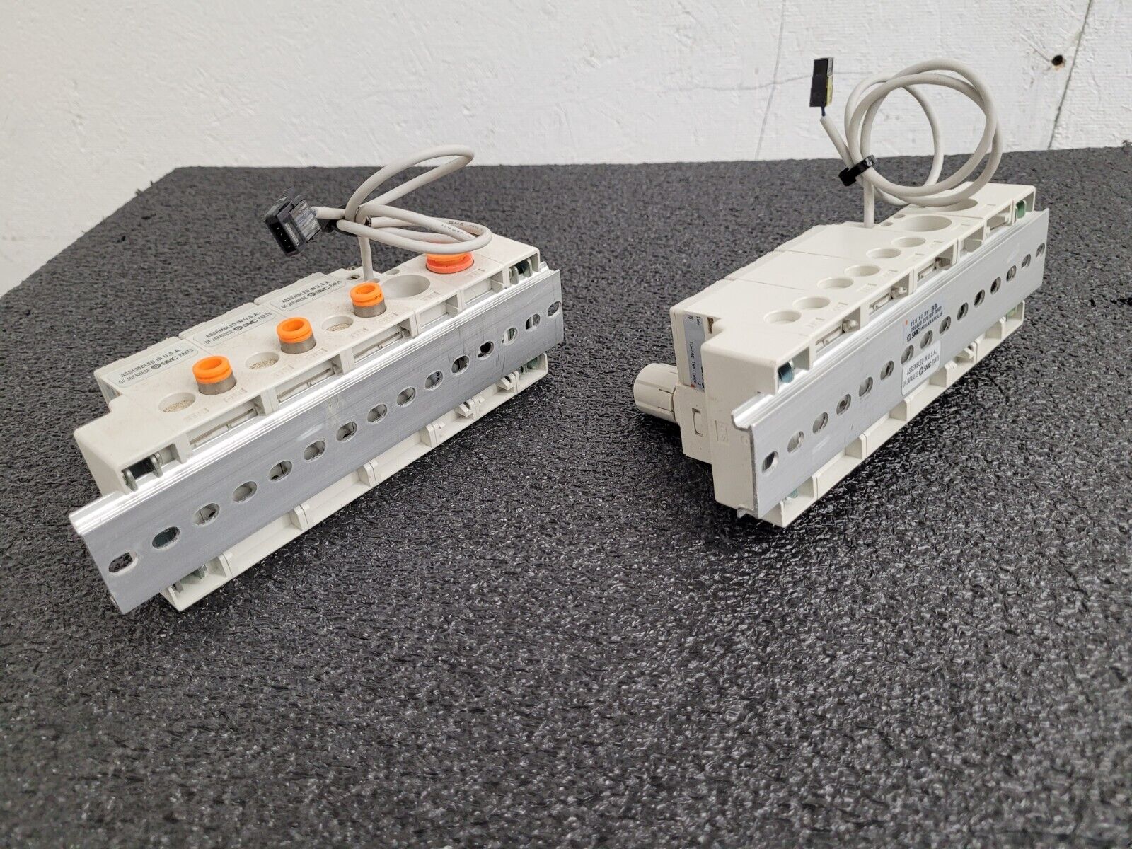 2x SMC DIN Rail Mount Pressure Regulator Blocks 6x regulators ARM11CB0-R00-A1Z