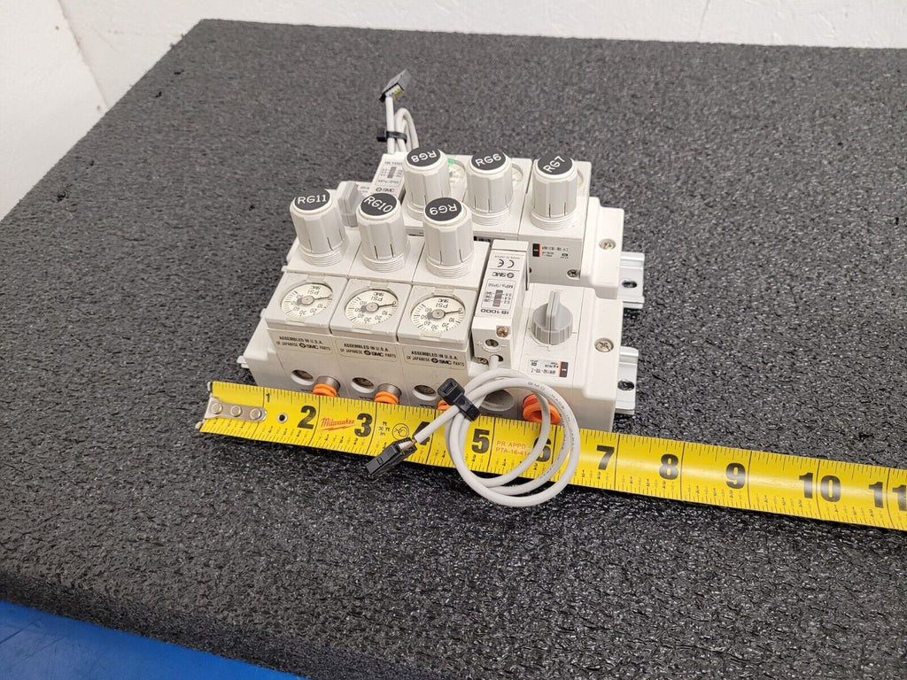 2x SMC DIN Rail Mount Pressure Regulator Blocks 6x regulators ARM11CB0-R00-A1Z