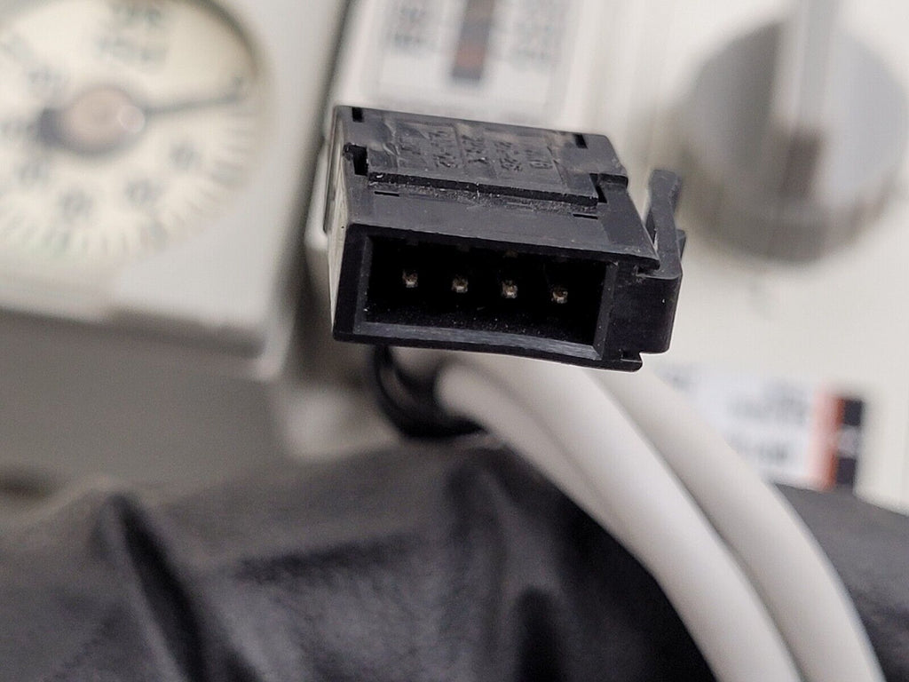 2x SMC DIN Rail Mount Pressure Regulator Blocks 6x regulators ARM11CB0-R00-A1Z