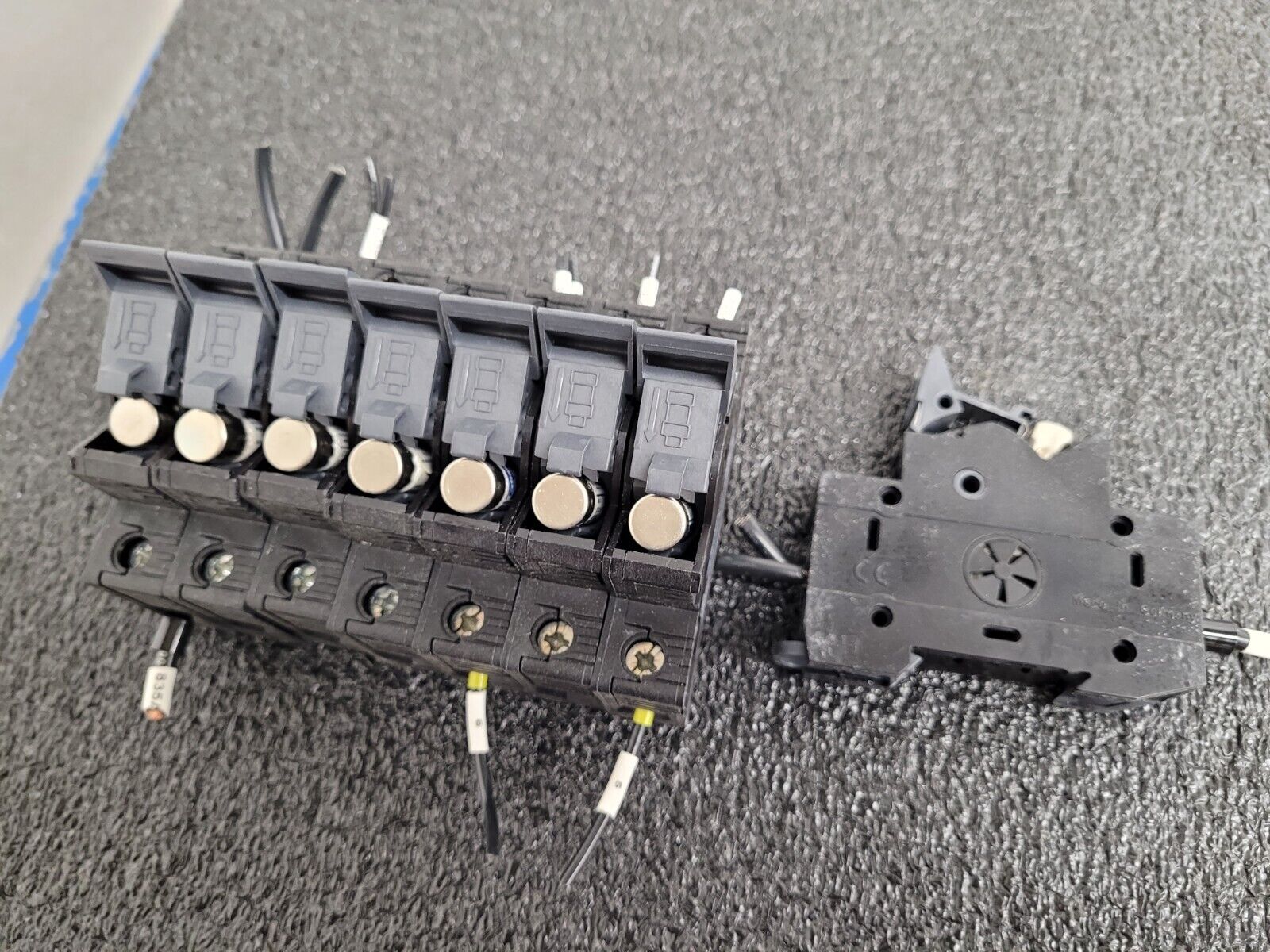Lot of 8x Phoenix Contact UK 10,3-CC DIN Rail Fuse Holder w/ Indicator Class CC