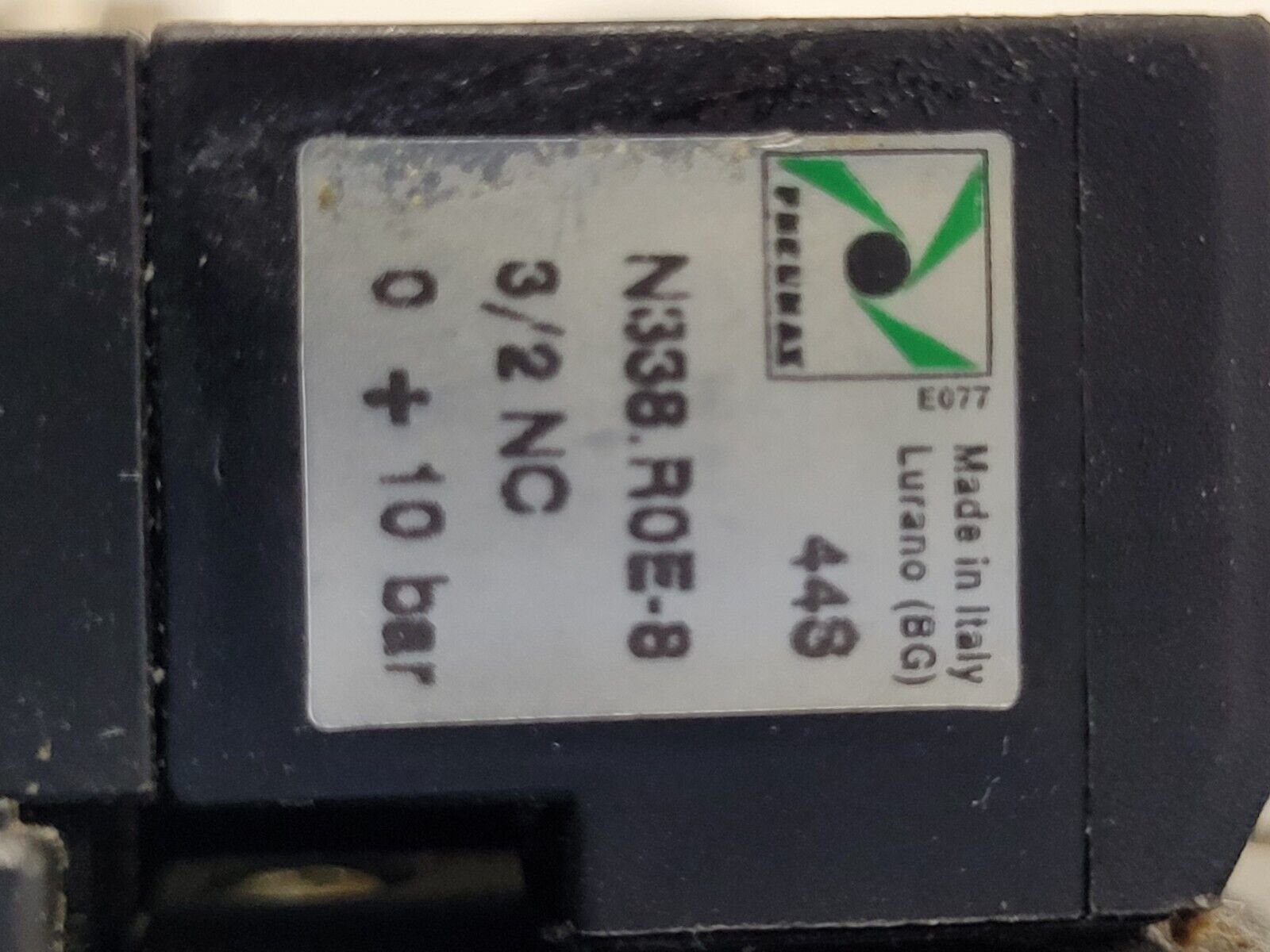 Pneumax Pneumatic Solenoid Manifold 2400.04.00 24VDC 145 PSI N338.ROE-8 Valves