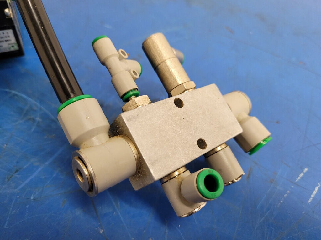 Pneumax Pneumatic Solenoid Manifold 2400.04.00 24VDC 145 PSI N338.ROE-8 Valves