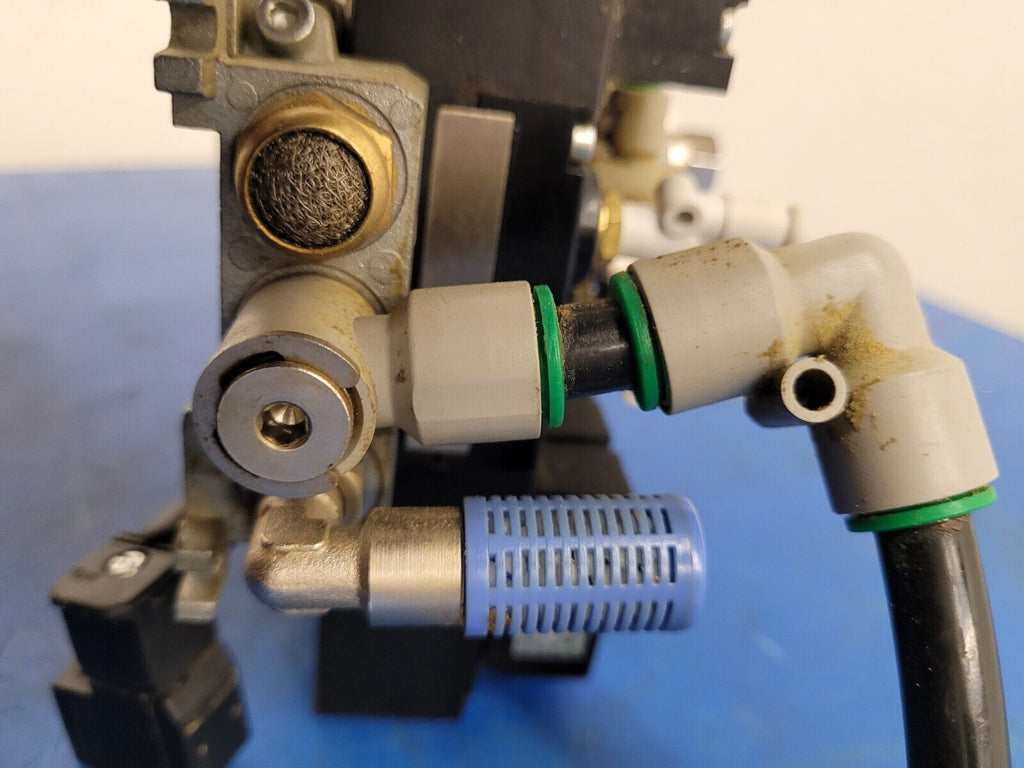 Pneumax Pneumatic Solenoid Manifold 2400.04.00 24VDC 145 PSI N338.ROE-8 Valves