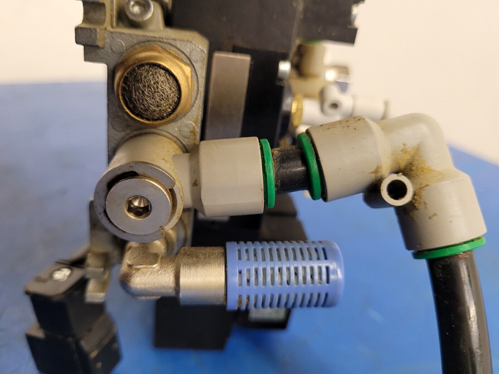 Pneumax Pneumatic Solenoid Manifold 2400.04.00 24VDC 145 PSI N338.ROE-8 Valves