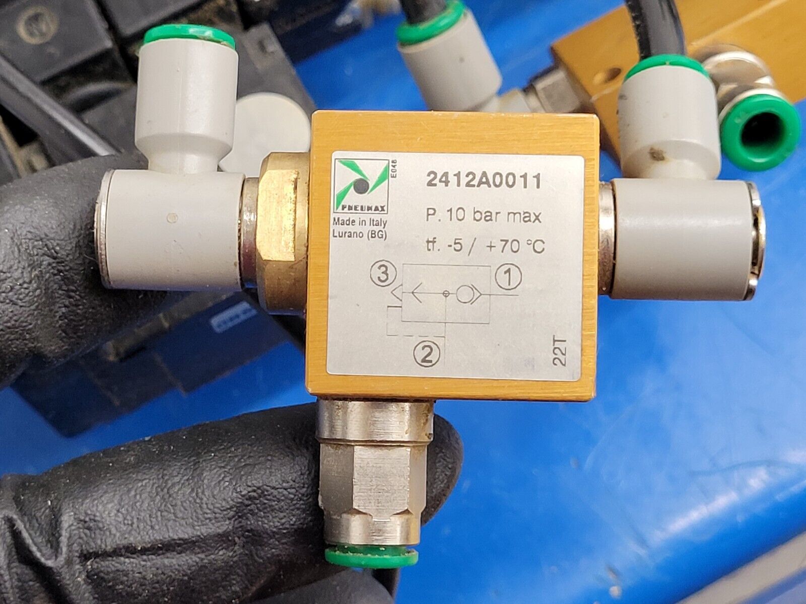 Pneumax Pneumatic Solenoid Manifold 2400.04.00 24VDC 145 PSI N338.ROE-8 Valves
