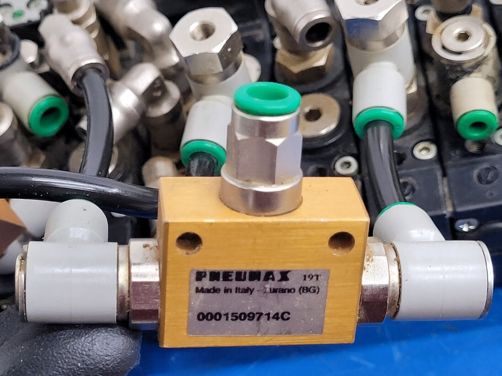 Pneumax Pneumatic Solenoid Manifold 2400.04.00 24VDC 145 PSI N338.ROE-8 Valves