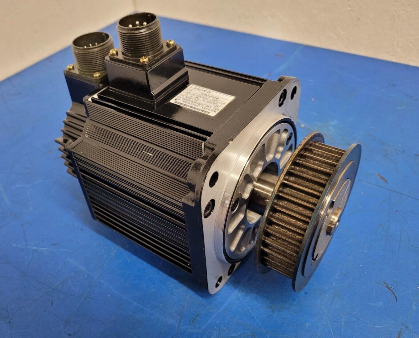 HAAS AC Servo Motor YASKAWA SGMG-09A2AB 2005 VF-2SS Working Pull Unit B