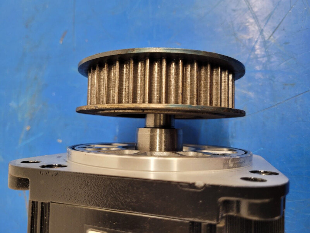 HAAS AC Servo Motor YASKAWA SGMG-09A2AB 2005 VF-2SS Working Pull Unit B