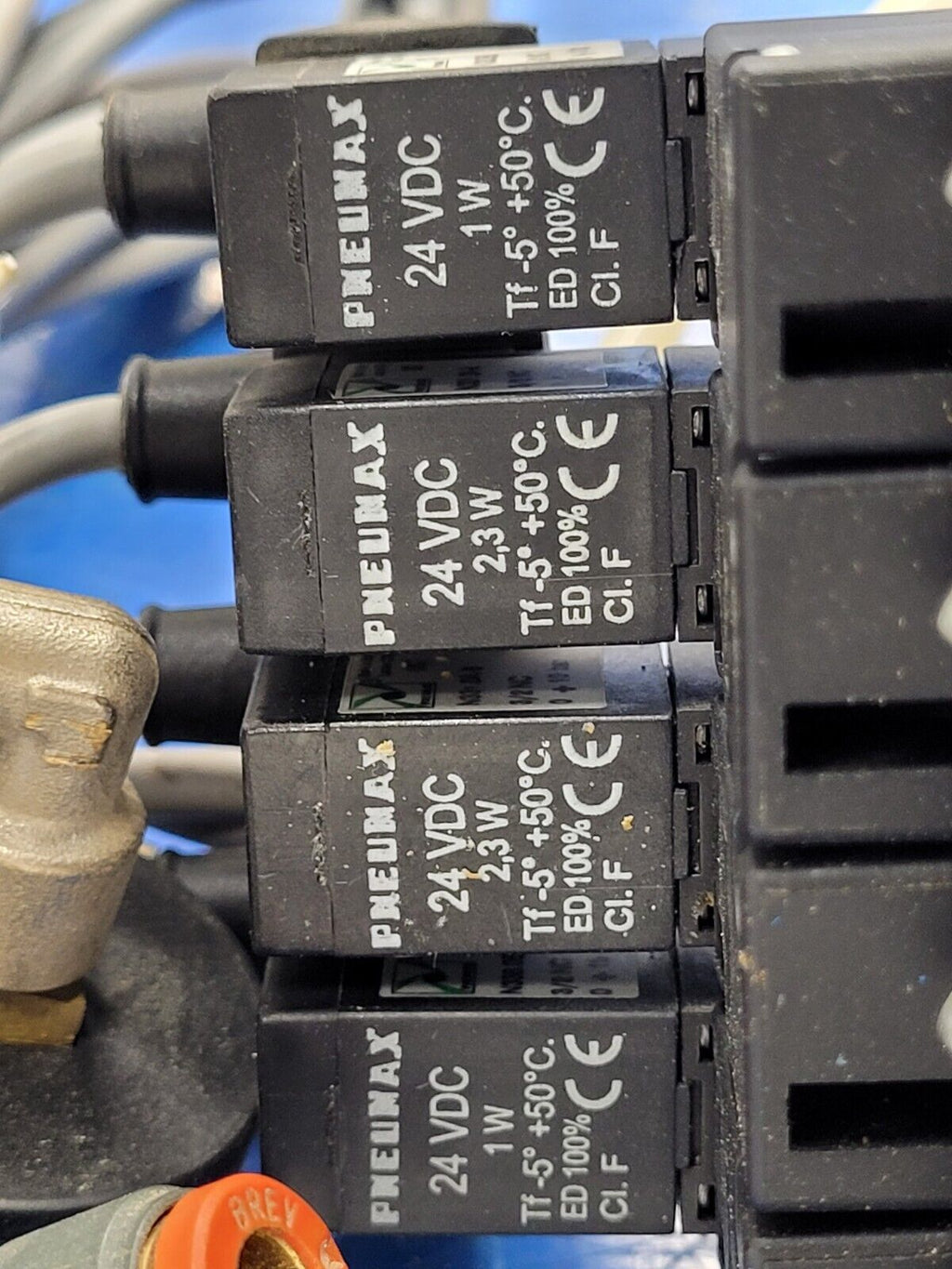 Pneumax Pneumatic Solenoid 4 Valve N338.ROE-8 Manifold 24VDC 145 PSI Unit C