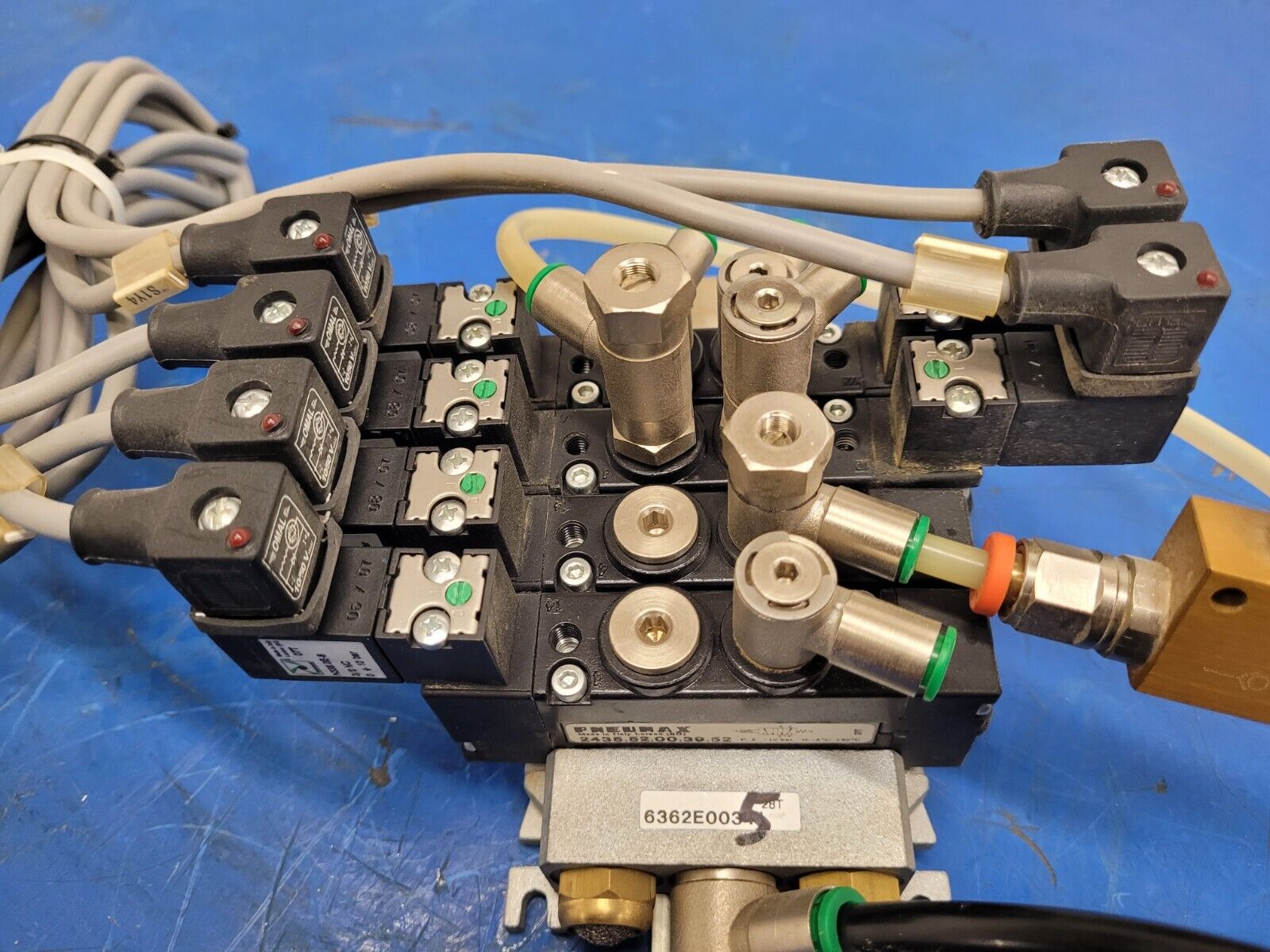 Pneumax Pneumatic Solenoid 4 Valve N338.ROE-8 Manifold 24VDC 145 PSI Unit C