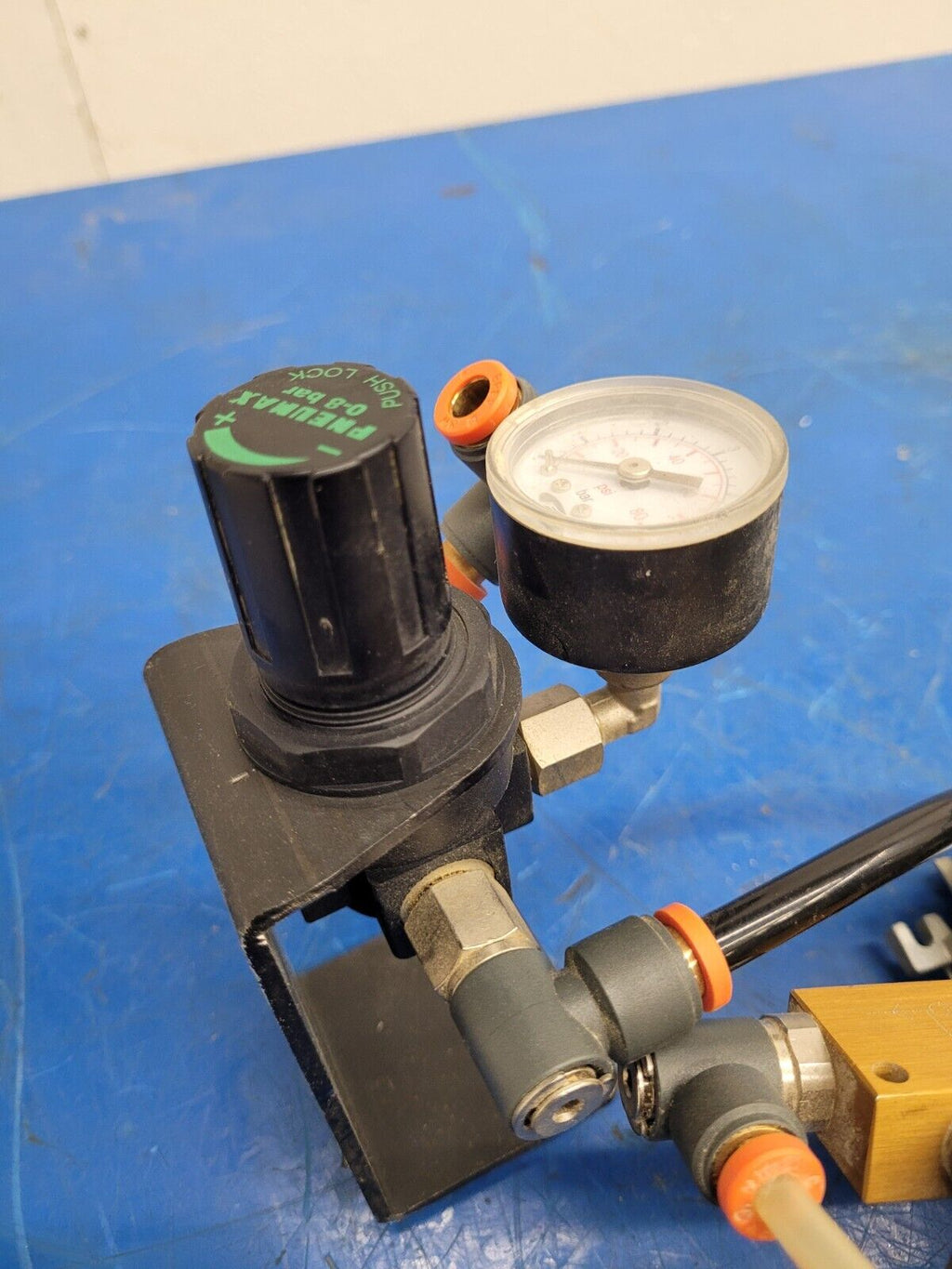 Pneumax Pneumatic Solenoid 4 Valve N338.ROE-8 Manifold 24VDC 145 PSI Unit C