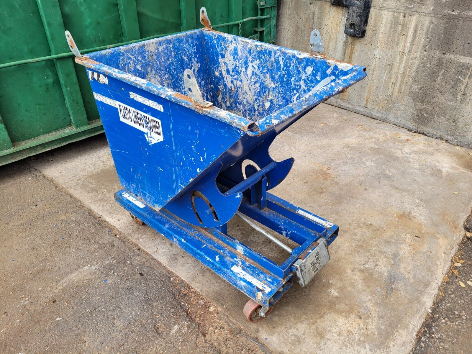 Vestil D-50-HD Forklift Dumping Hopper 1/2 Yard