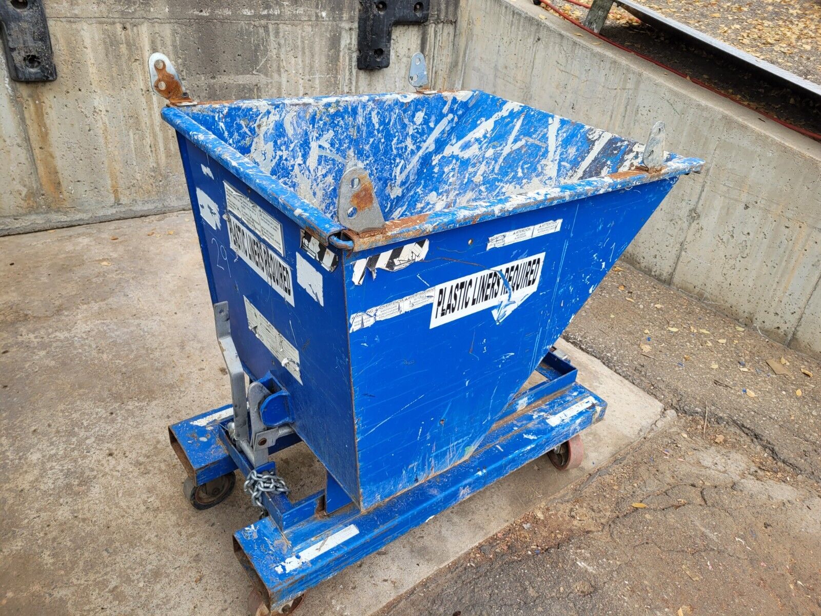 Vestil D-50-HD Forklift Dumping Hopper 1/2 Yard