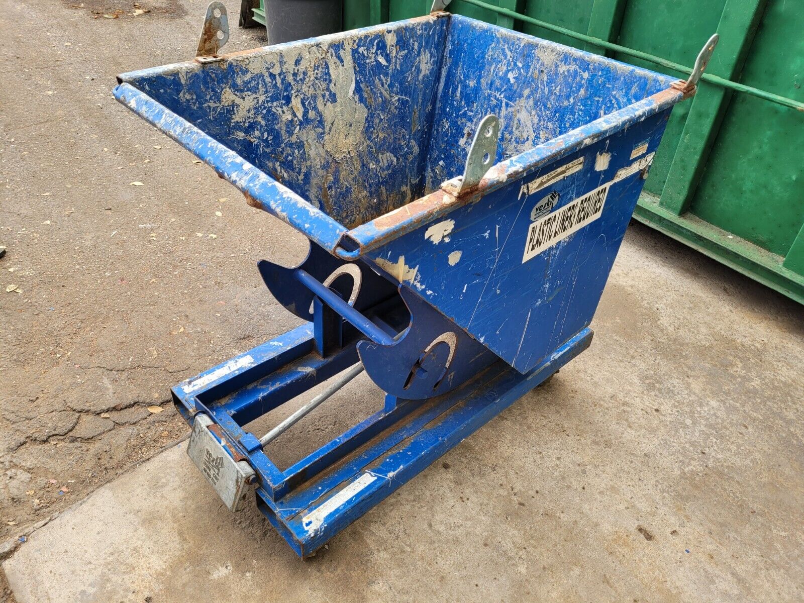 Vestil D-50-HD Forklift Dumping Hopper 1/2 Yard