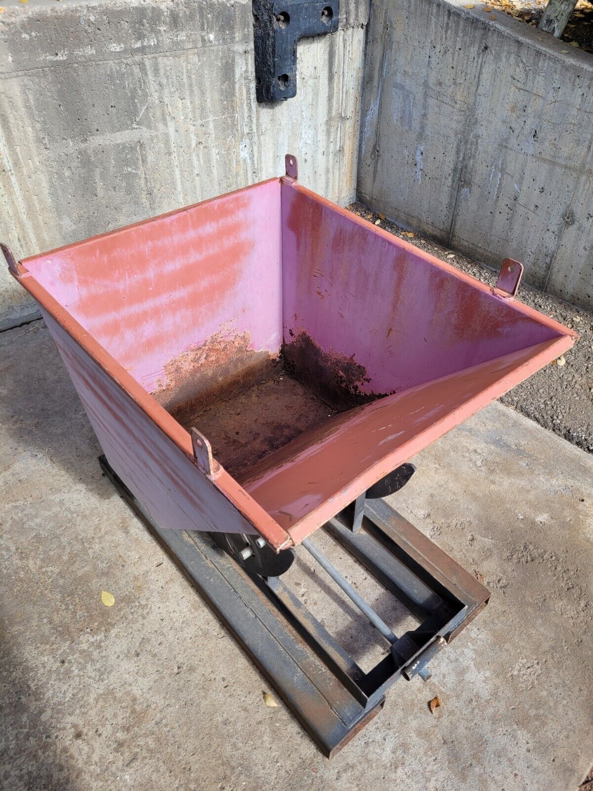 Vestil D-50-HD Forklift Dumping Hopper 1/2 Yard