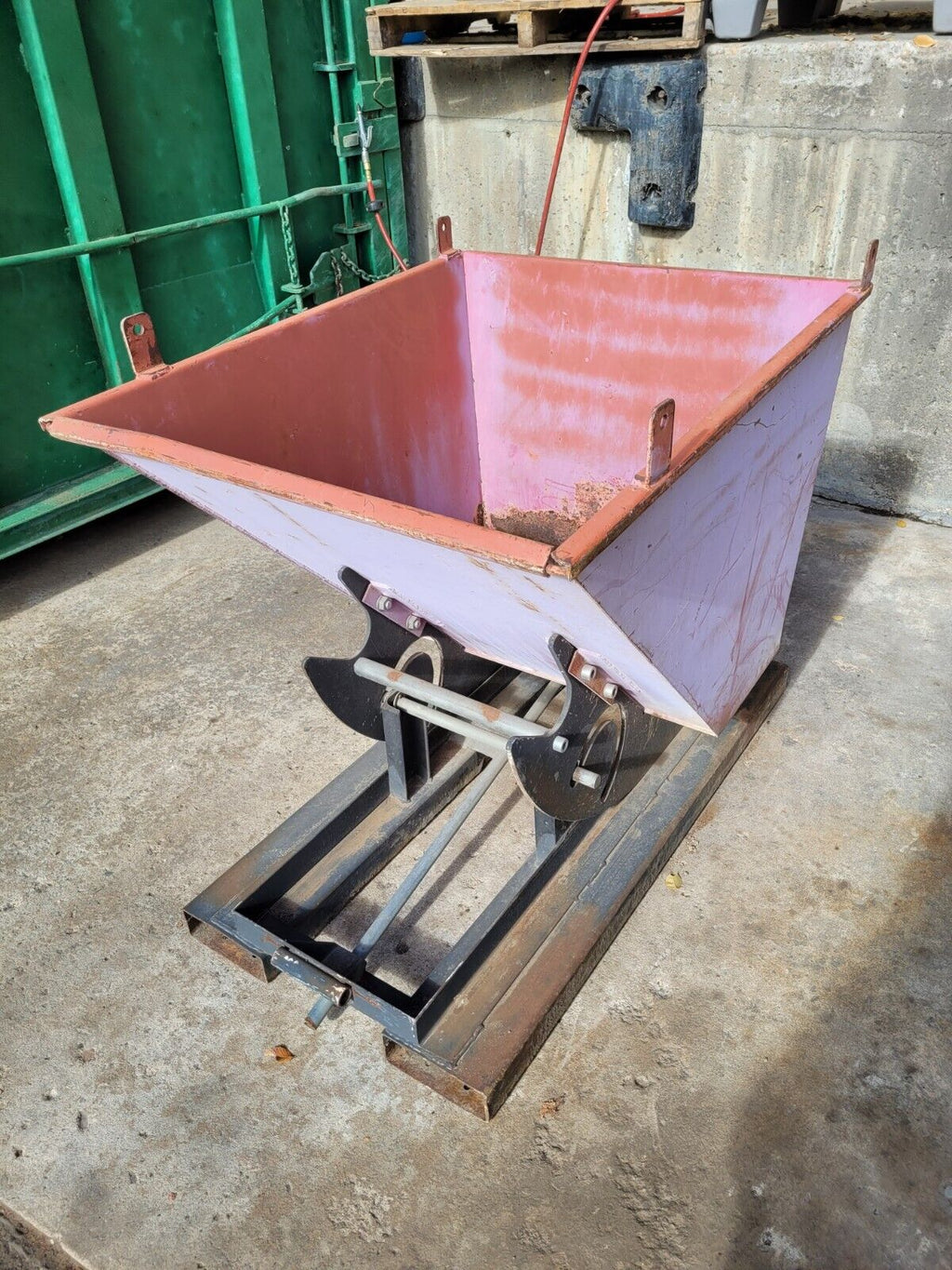 Vestil D-50-HD Forklift Dumping Hopper 1/2 Yard