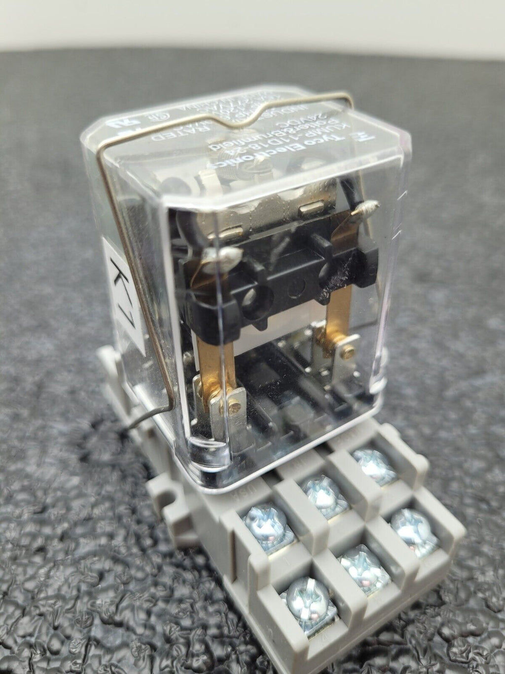 Tyco Potter & Brumfield KUMP-11D18-24 1/3HP 120VAC 15A 277VAC Relay + Base 24VDC