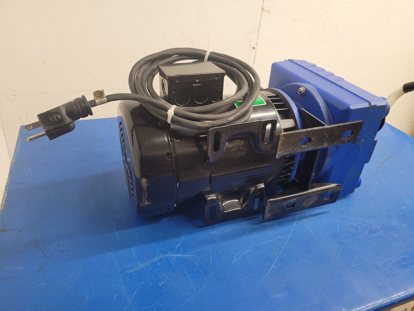 AMT Pump 282D-95 Self-Priming Centrifugal Pump 3/4HP 1Ph 120/240VAC 1.5" Inlet