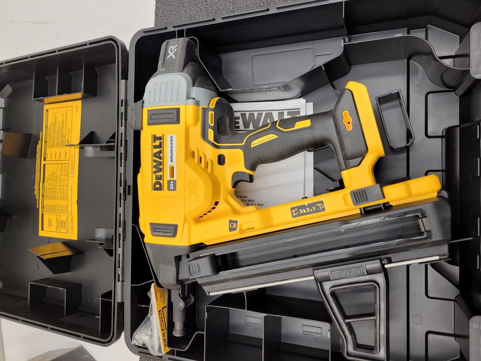 DEWALT DCN890P2 20V MAX XR 20-Volt Li-ion Cordless Concrete Nailer Used Once