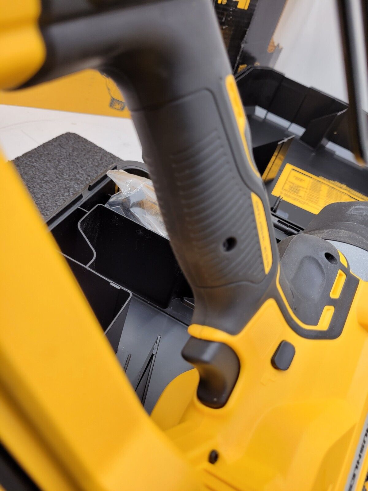 DEWALT DCN890P2 20V MAX XR 20-Volt Li-ion Cordless Concrete Nailer Used Once