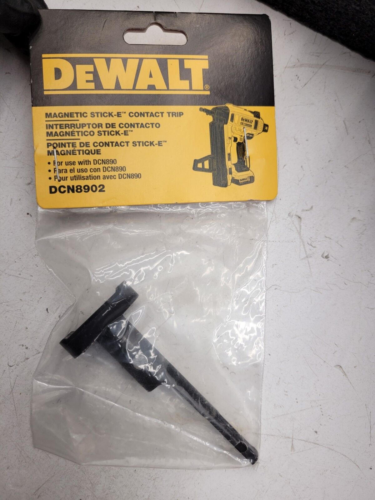 DEWALT DCN890P2 20V MAX XR 20-Volt Li-ion Cordless Concrete Nailer Used Once