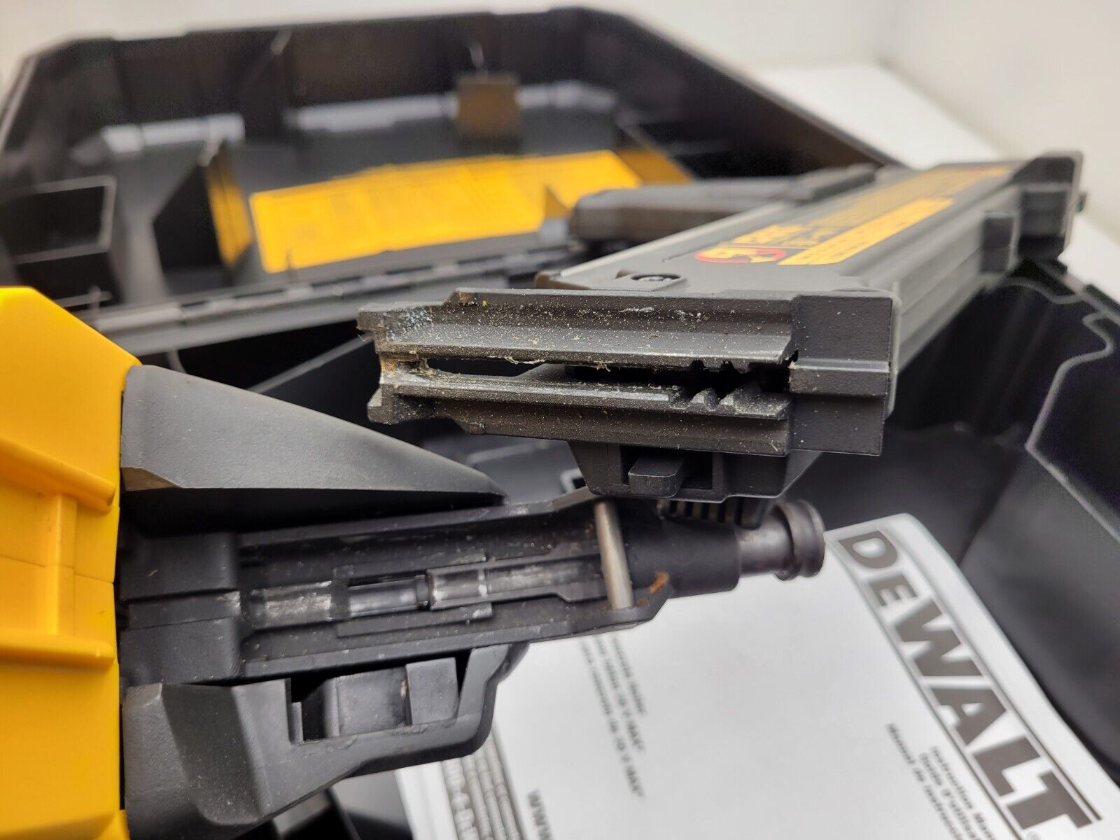DEWALT DCN890P2 20V MAX XR 20-Volt Li-ion Cordless Concrete Nailer Used Once