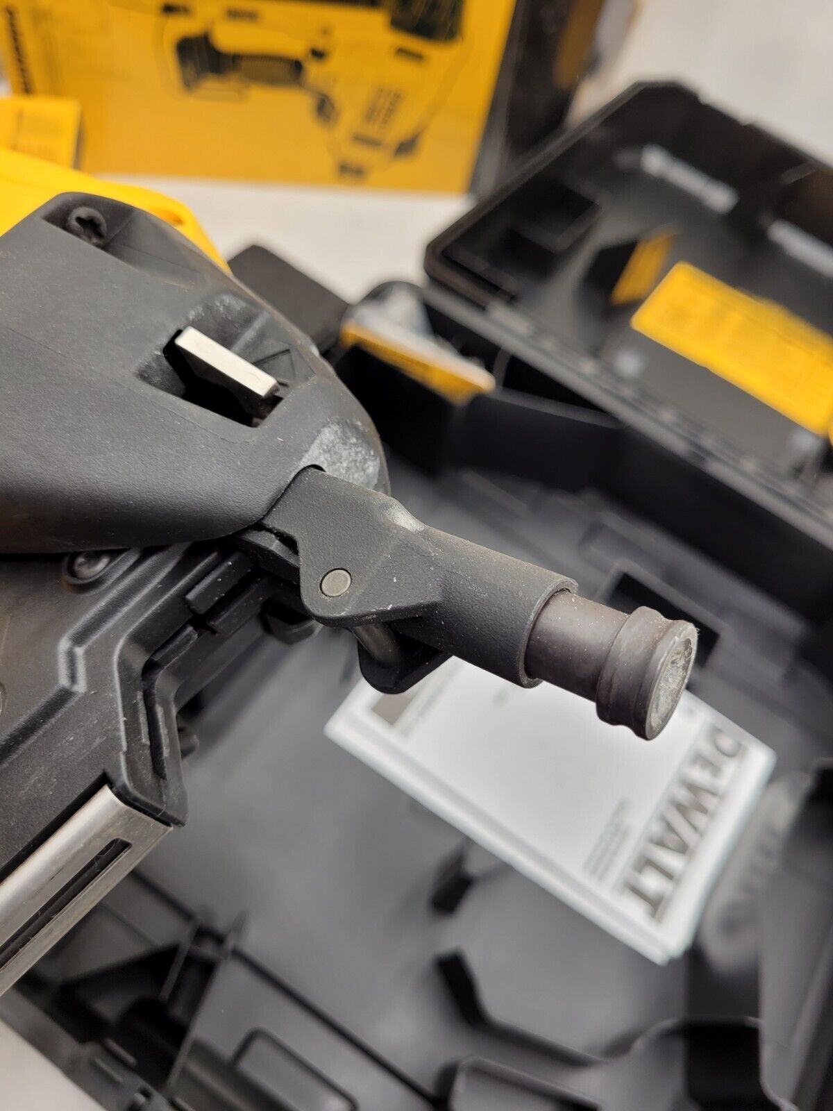 DEWALT DCN890P2 20V MAX XR 20-Volt Li-ion Cordless Concrete Nailer Used Once