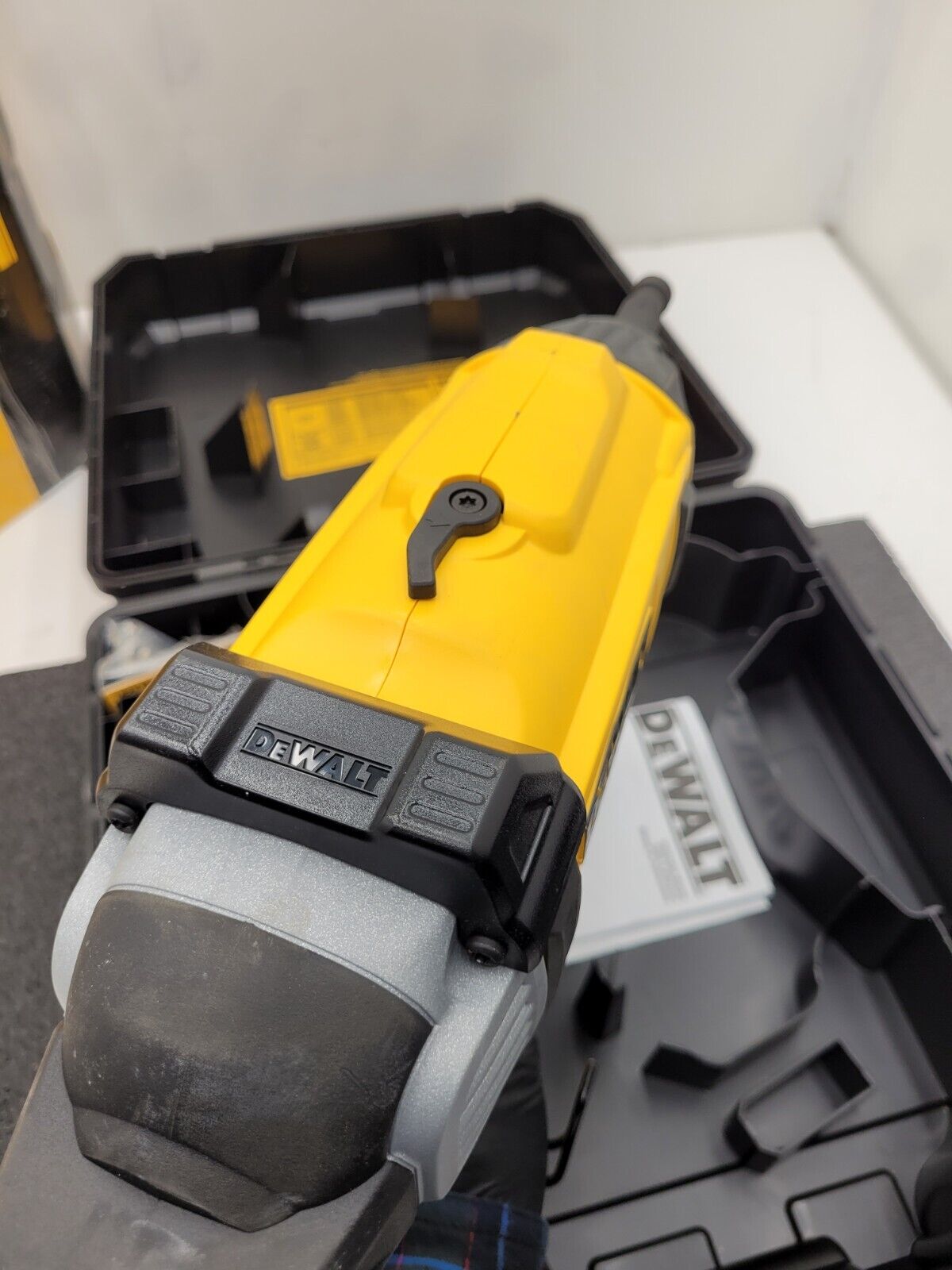 DEWALT DCN890P2 20V MAX XR 20-Volt Li-ion Cordless Concrete Nailer Used Once