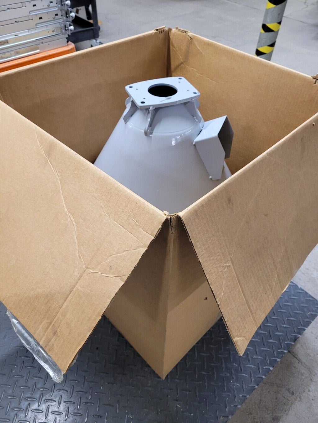 Injection Molding Plastic Pellet Funnel Hopper 20" Steel 5"x3" Mounting Holes