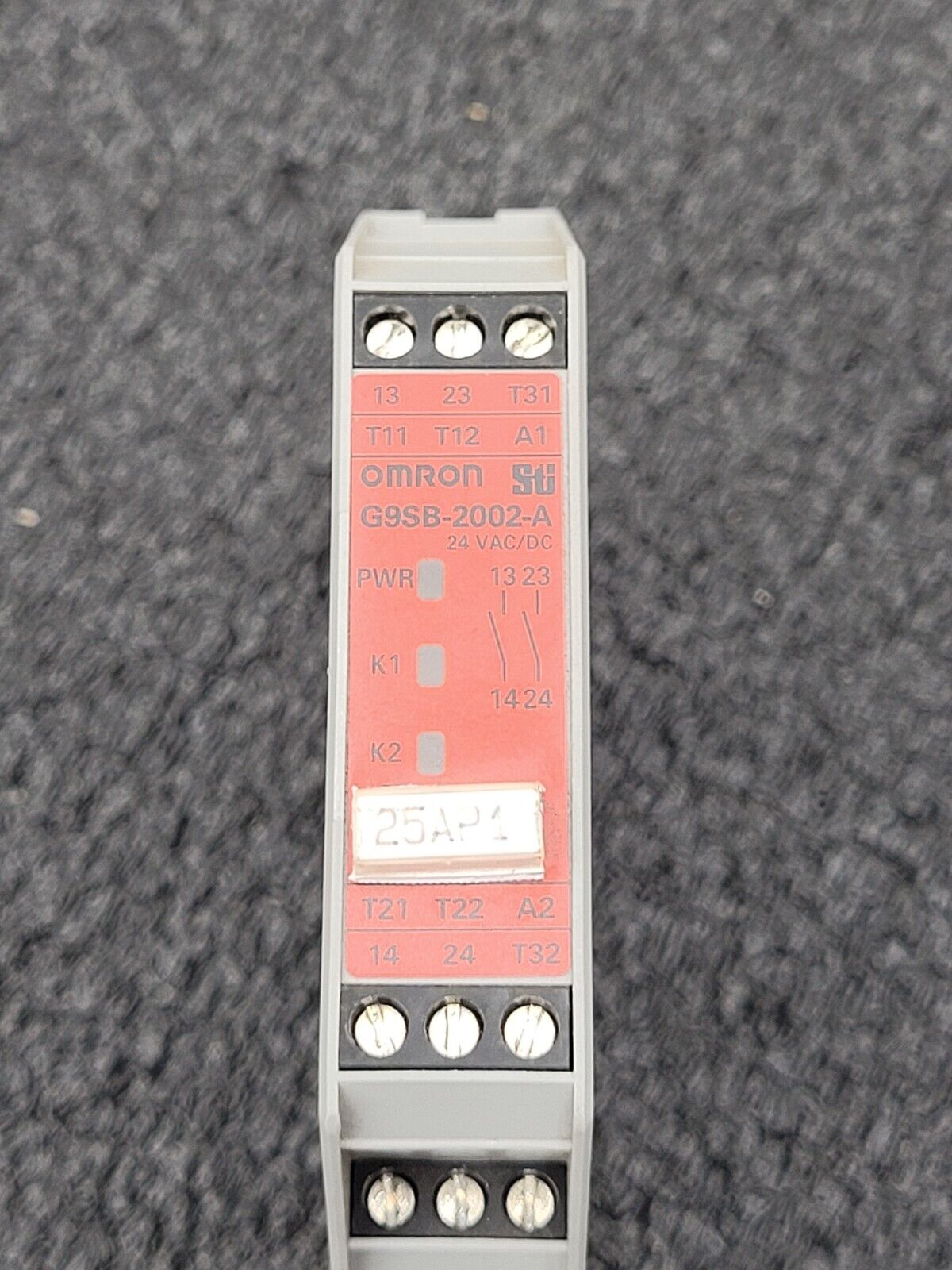 Omron G9SB-2002-A Safety Relay Unit 24 VAC / VDC DIN Rail Mount