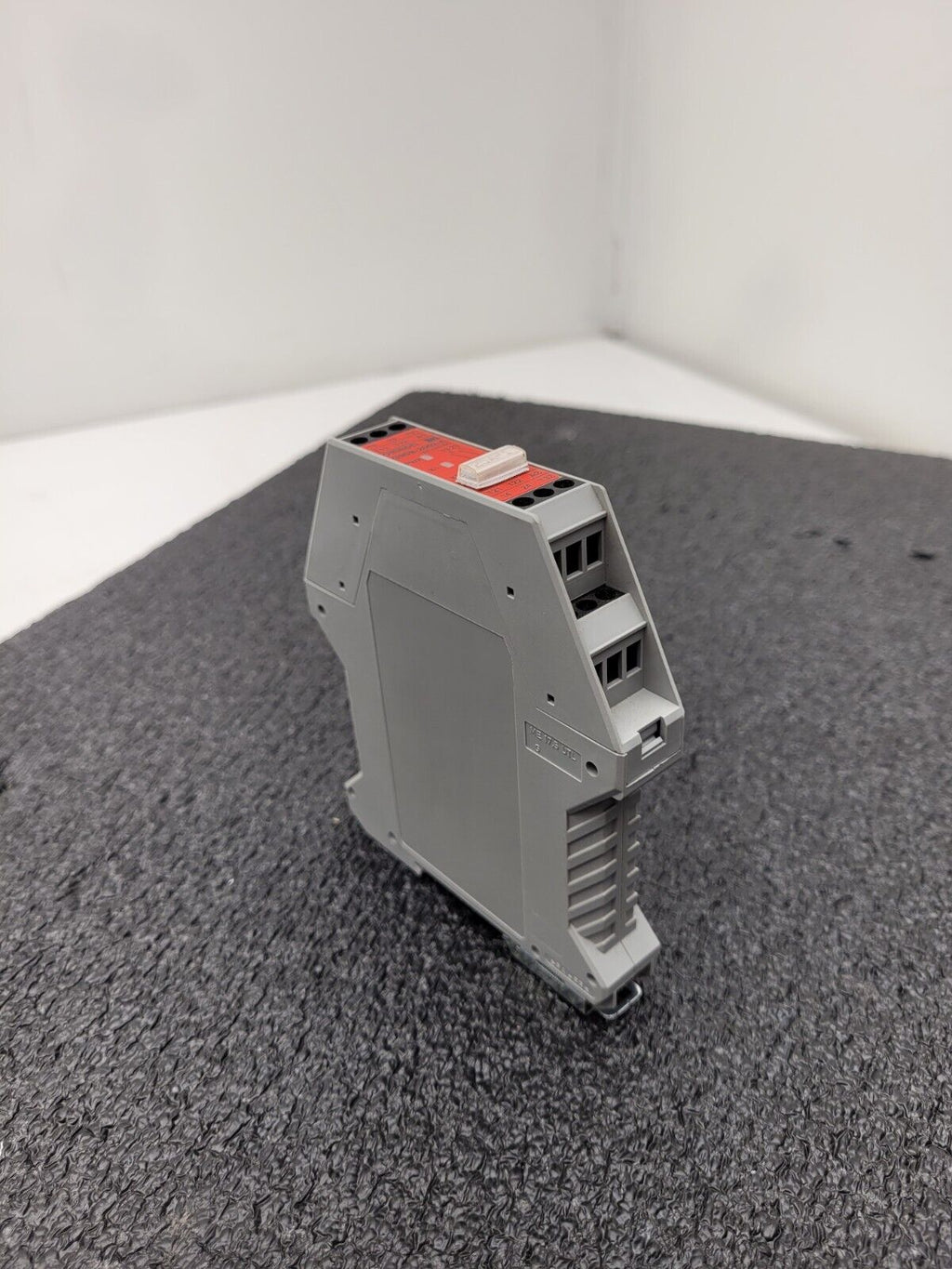 Omron G9SB-2002-A Safety Relay Unit 24 VAC / VDC DIN Rail Mount