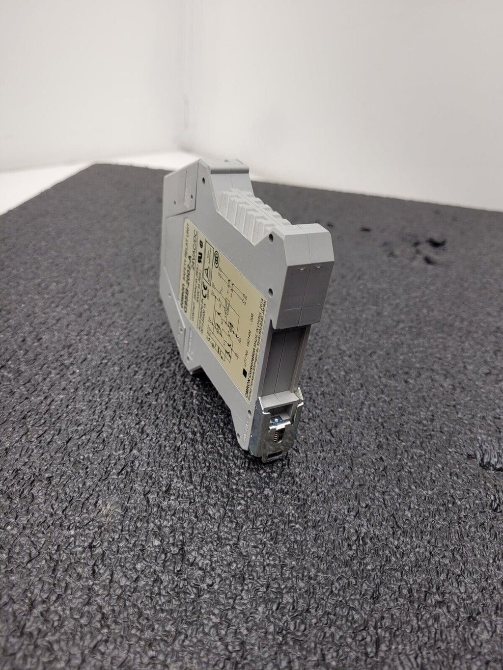 Omron G9SB-2002-A Safety Relay Unit 24 VAC / VDC DIN Rail Mount