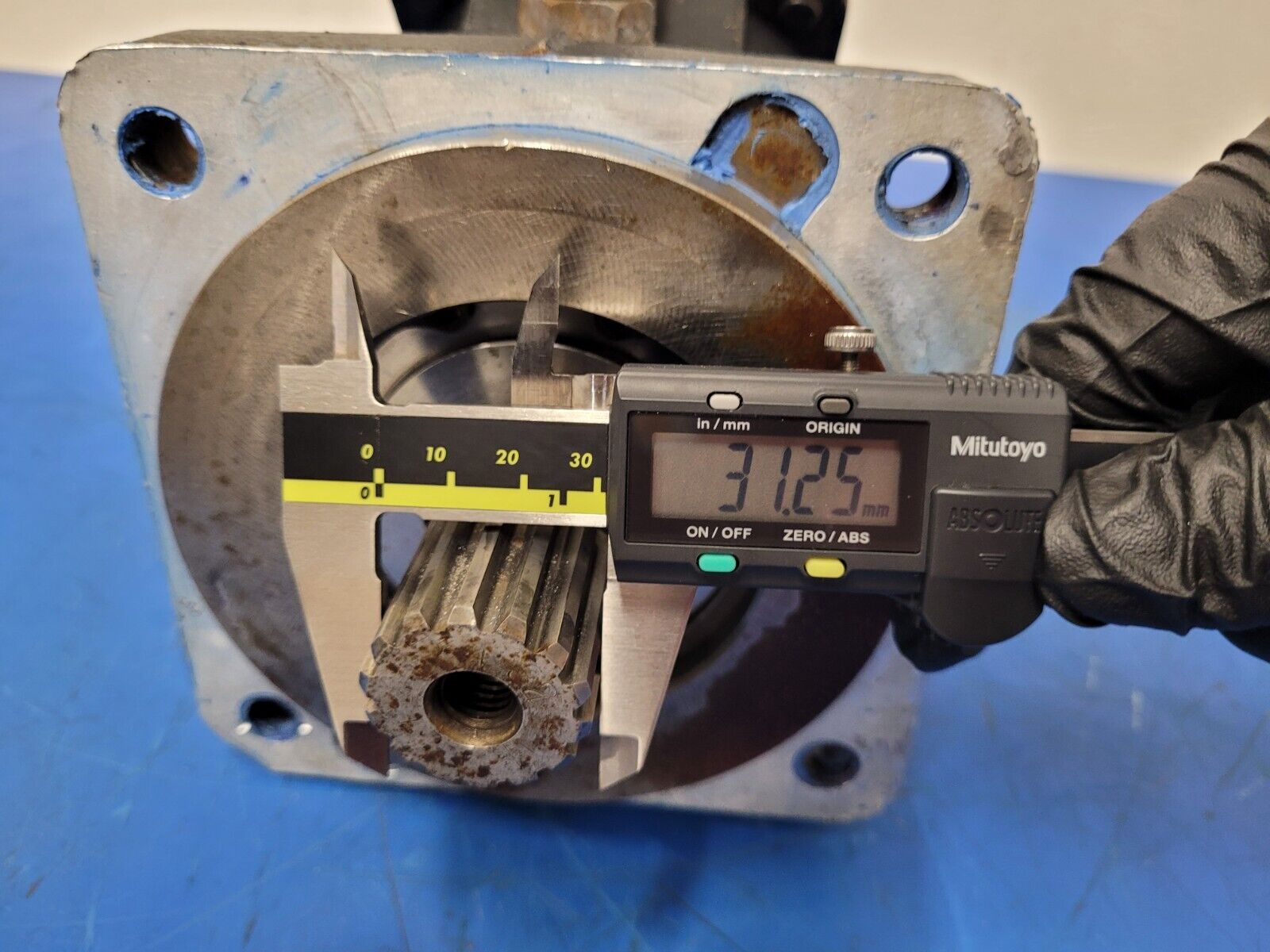 Hydro Leduc MA32 Bent Axis Hydraulic Motor SAE C 14T Splined J498b Rear Ports