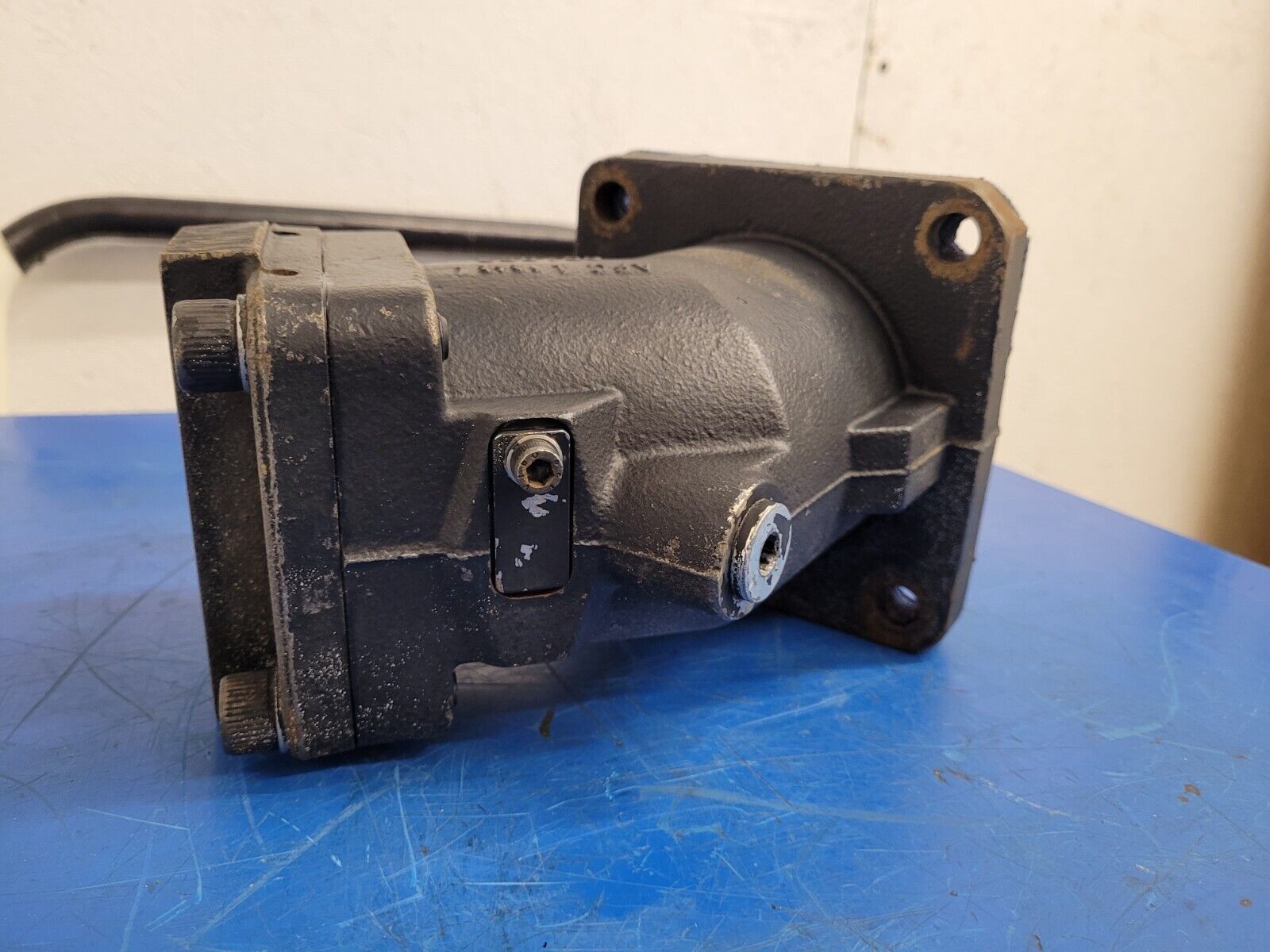 Hydro Leduc MA32 Bent Axis Hydraulic Motor SAE C 14T Splined J498b Rear Ports