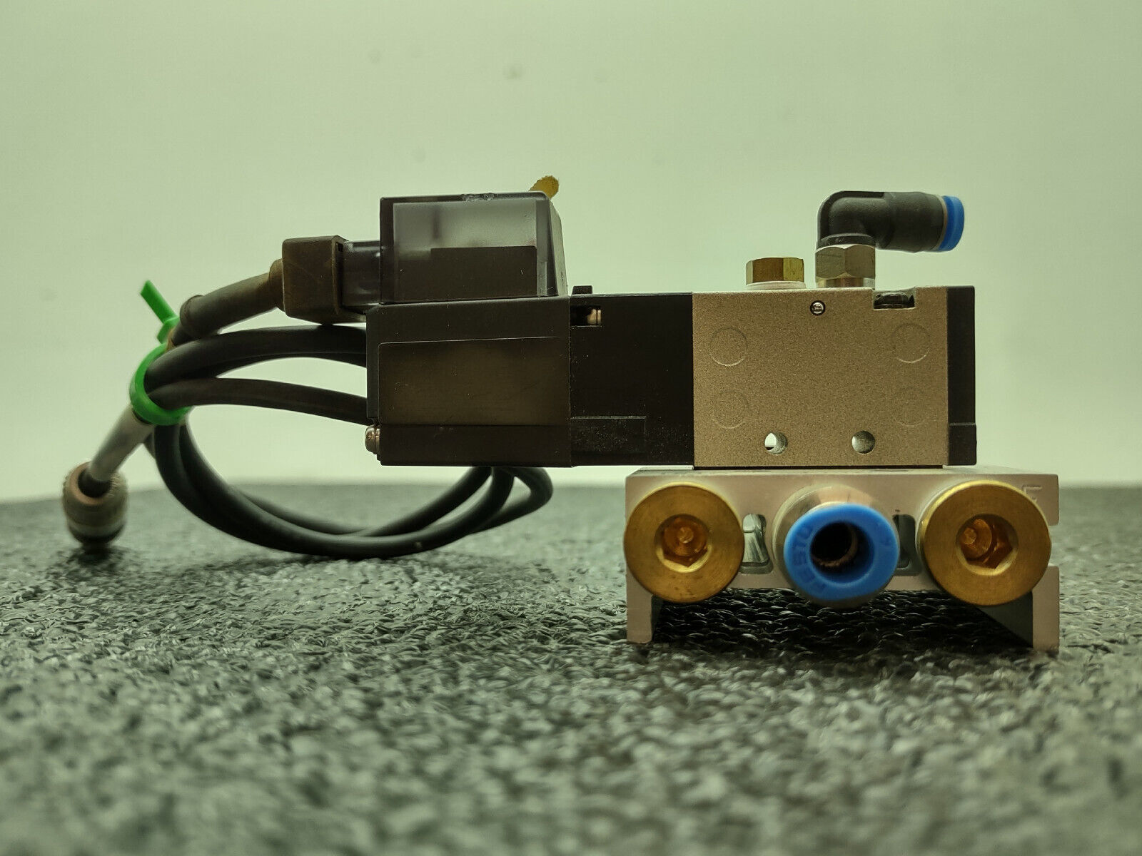 Aptech AP1210SM 2PW MV4 MV4 Diaphragm Regulator Valve 1700PSI Input 0-100PSI Out