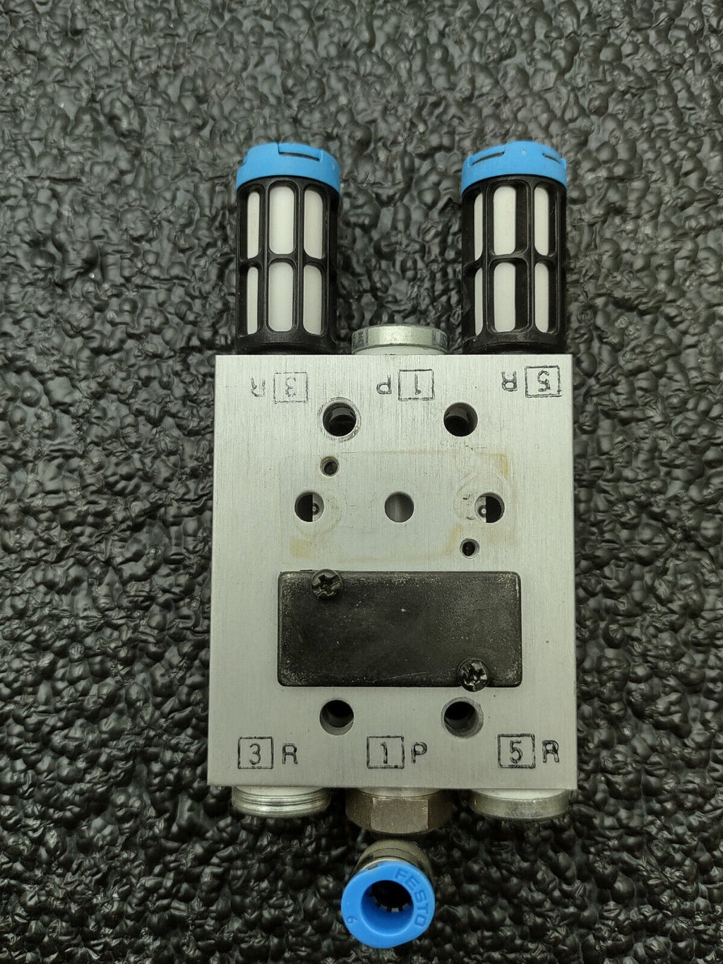 Lot of 2x SMC VZ3123-5MOZ-M5-Q and  2x VZ3123-5MOZ-M5 Pneumatic Valve Blocks