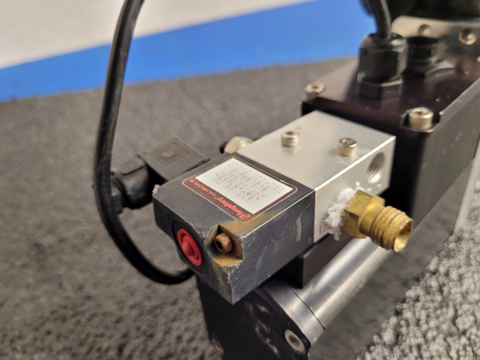 MDC KGV-2000V-P-01-07 2" KF-50 Solenoid Pneumatic High Vacuum Gate Valve Unit D